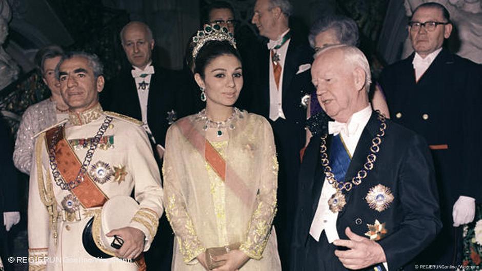 Šah Mohamed Pahlavi i njegova supruga Farah Diba posetili su tadašnjeg nemačkog predsednika Hajnriha Libkea u Bonu