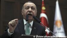 Feb. 13, 2018***
13.02.2018, Türkei, Ankara: Recep Tayyip Erdogan, Staatspräsident der Türkei, spricht vor Parteimitgliedern. Der türkische Staatspräsident Recep Tayyip Erdogan warnte die US-Truppen in Manbidsch davor, einem möglichen türkischen Angriff auf die Kurdenmiliz YPG in der nordsyrischen Stadt im Wege zu stehen. Foto: Burhan Ozbilici/AP/dpa +++(c) dpa - Bildfunk+++ |