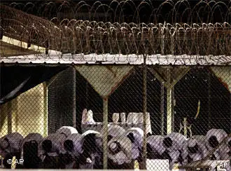 资料图片：关押在关塔纳摩美军监狱的囚犯
