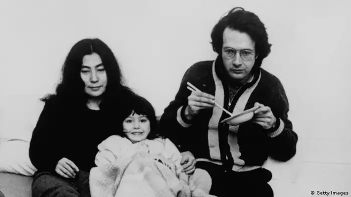 Yoko Ono with Anthony Cox and daughter Kyoko Chan Cox (Foto: Getty Images)