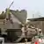 Німецькі військові в Афганістані ремонтують танк