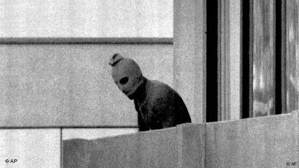 Münih Olimpiyat Köyü'nde İsrailli sporculara suikast düzenleyen Arap militanlardan biri - (05.09.1972)