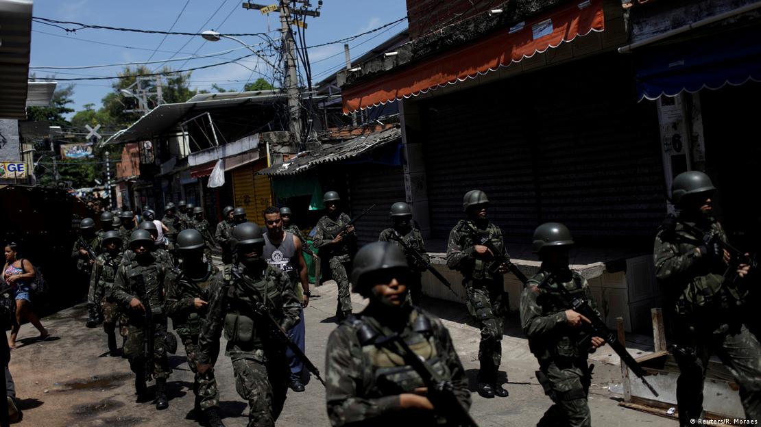 Militares em comunidade no Rio de Janeiro Militares em comunidade no Rio de Janeiro