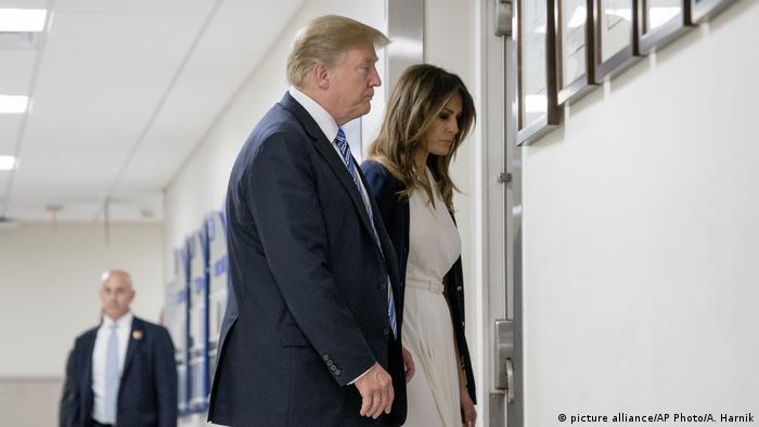 USA Donald Trump und Melania im Broward Health North Hospital in Florida (picture alliance/AP Photo/A. Harnik)