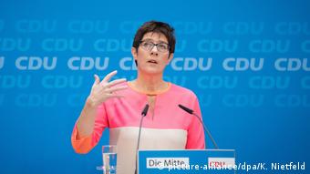 Deutschland Gremiensitzungen der CDU Angela Merkel (M, CDU) und Annegret Kramp-Karrenbauer