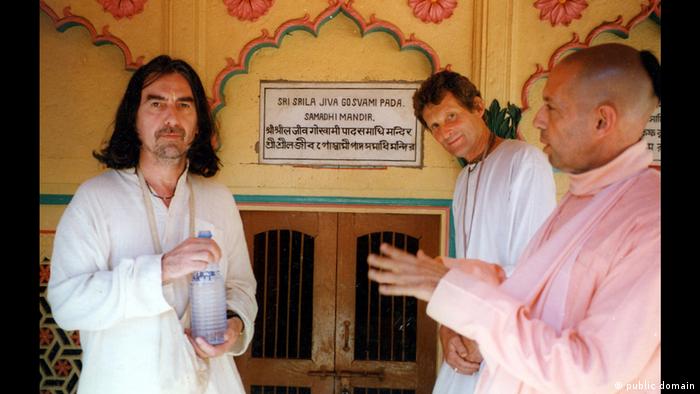 George Harrison, Shyamasundara Dasa and Mukunda Goswami 1996 (public domain)