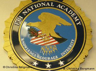 Emblem der FBI-Akademie (Foto: Bergmann / DW)