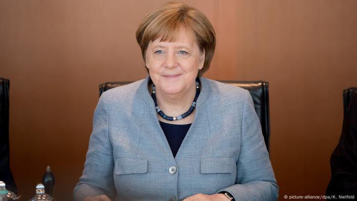 Predsedatel Bundestaga Oproverg Sluhi O Gryadushej Otstavke Merkel Novosti Iz Germanii O Germanii Dw 18 05 2019 [ 394 x 700 Pixel ]