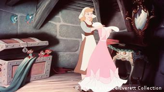 H Σταχτοπούτα όπως την σχεδίασε η Ντίσνεϊ το 1950 H Σταχτοπούτα όπως την σχεδίασε η Ντίσνεϊ το 1950