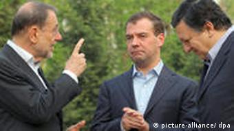 Solana (l) with Russian President Medvedev and EU Commissioner Barroso
