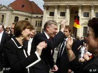 德国总统克勒5月22日与妻子在柏林