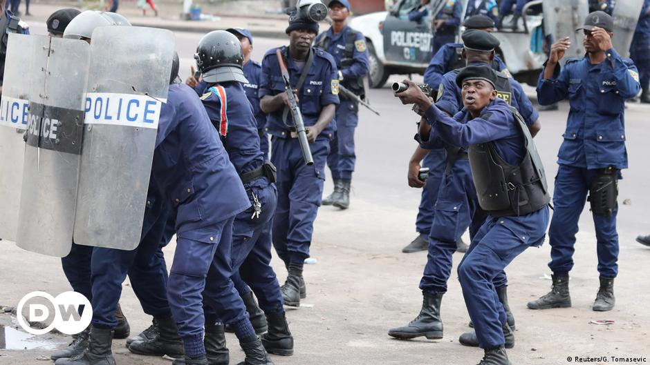 DR Congo police fire on banned protests – DW – 02/25/2018