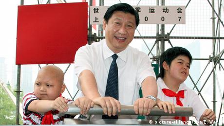 China 2007 Xi Jinping, Kommunistische Partei Shanghai (picture-alliance/dpa/E. Wang)