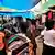 Uganda Altkleider-Händler auf dem Owino Markt