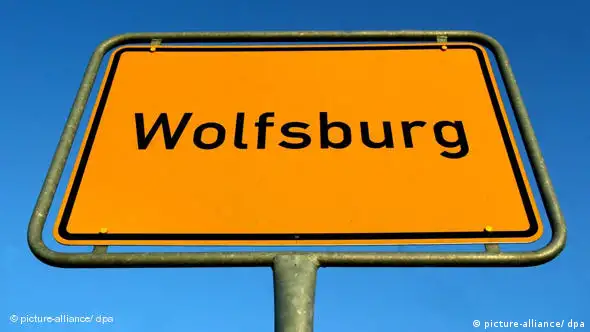 Ortseingangsschild der Stadt Wolfsburg
