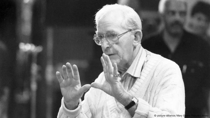 James Bond movie director Lewis Gilbert 