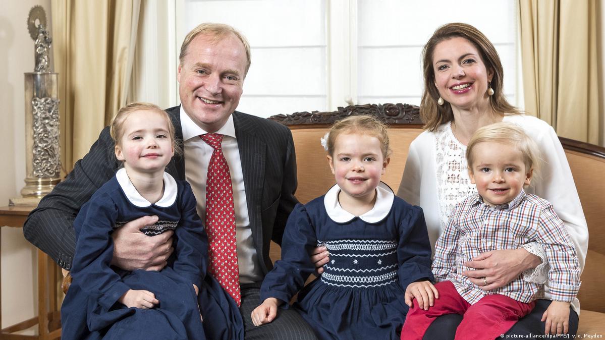 Dutch court grants illegitimate son royal title DW 02/28/2018