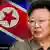 Nordkoreas Machthaber Kim Jong Il mit Landesflagge (Montage: DW)