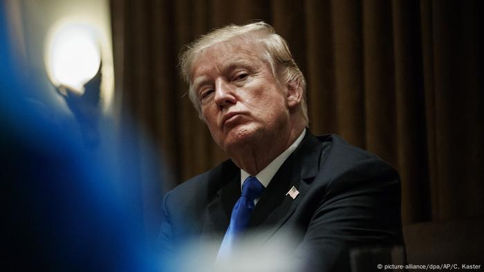 El presidente estadounidense, Donald Trump, suavizó hoy su postura sobre la imposición de aranceles al acero y aluminio al asegurar que mostrará gran flexibilidad con amigos de verdad. La portavoz de la Casa Blanca dijo que habrá potenciales exclusiones para México y Canadá. (8.03.2018).