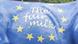 Demonstranten entladen eine blaue Plastikkuh mit europäischem Sternenbanner von einem LKW (Foto: AP) Demonstranten entladen eine blaue Plastikkuh mit europäischem Sternenbanner von einem LKW (Foto: AP)