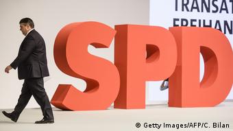 Γκάμπριελ: Αποχώρησε από την προεδρεία του SPD λόγω χαμηλών ποσοστών δημοτικότητας για να εκτιναχθούν ως υπουργός Εξωτερικών 