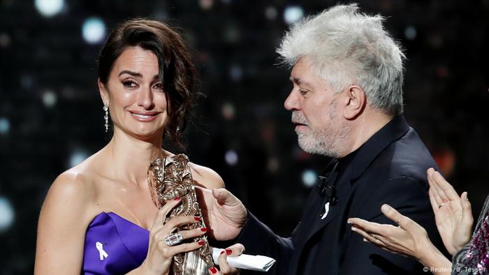 Paris César-Filmpreise | Penelope Cruz & Pedro Almodovar (Reuters/B. Tessier)