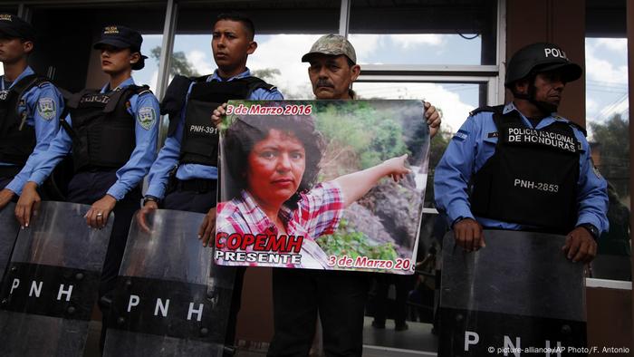 Honduras Demonstration für Gerechtigkeit für Berta Caceres, ermordete Aktivistin (picture-alliance/AP Photo/F. Antonio)