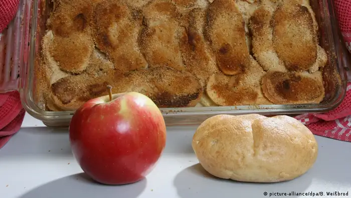 Хлебная запеканка с яблоками