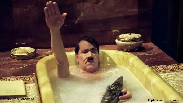 Helge Schneider als Adolf Hitler in dem Film Mein Führer