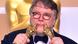 Oscars Guillermo del Toro hält zwei Oscars vor sein Gesicht Oscars Guillermo del Toro hält zwei Oscars vor sein Gesicht