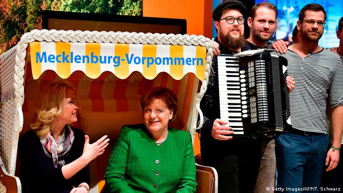 ITB Berlin 2018 | Manuela Schwesig und Angela Merkel (Getty Images/AFP/T. Schwarz)
