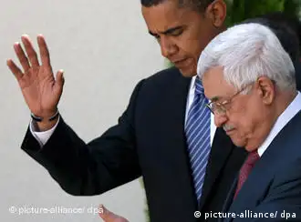 资料图片：奥巴马在总统竞选期间在约旦河西岸拉姆安拉与阿巴斯会晤(2008年7月23日)