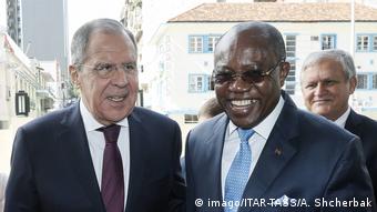 A smiling Lavrov with the Angolan foreign minister