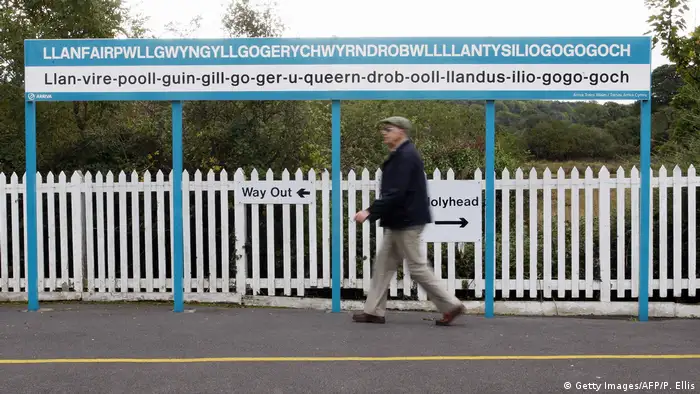 Großbritannien Wales Anglesey - Längster Dorfname in Großbritannien
