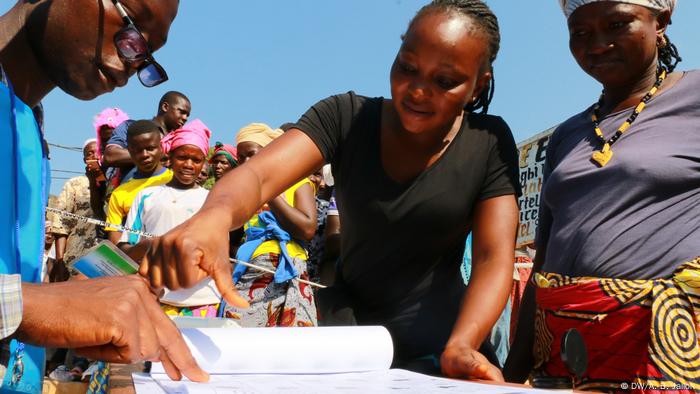Wahlen in Sierra Leone 2018 (DW/A.-B. Jalloh)