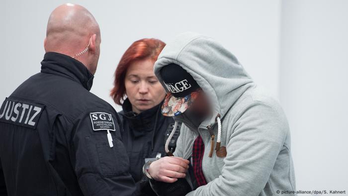 Dresden - Urteile im Prozess gegen «Gruppe Freital» (picture-alliance/dpa/S. Kahnert)