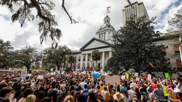 USA Florida State Capitol in Tallahassee | Demonstration für Reform des Waffenrechts (Reuters/C. Hackley)