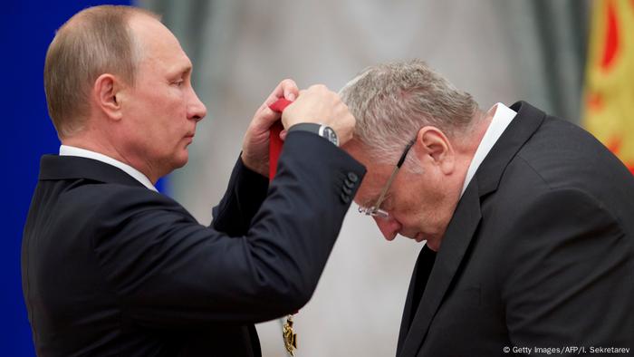 През 2016 година Путин връчи медал на Жириновски.