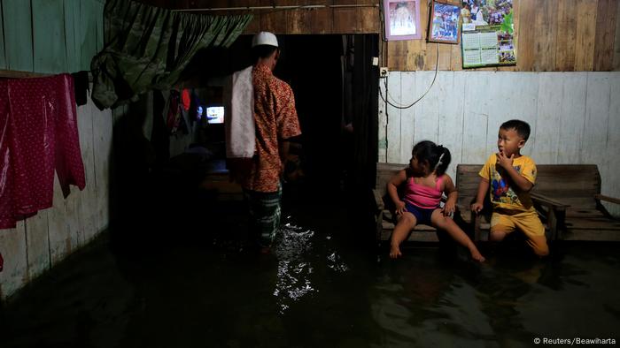 Indonesien Jakarta Leben mit täglichen Überschwemmungen (Reuters/Beawiharta)