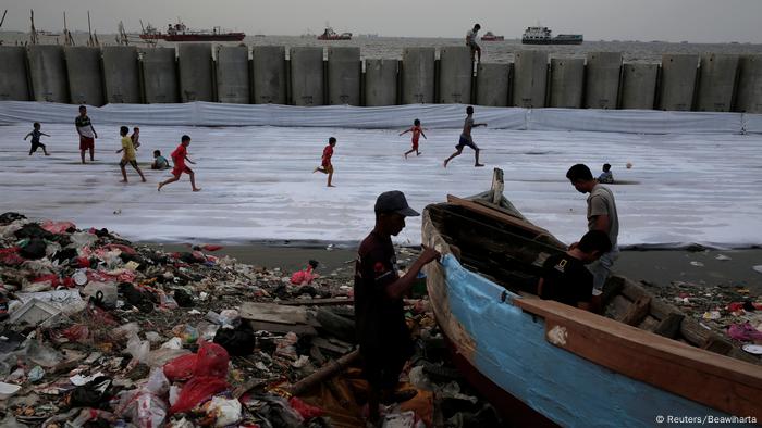 Indonesien Jakarta Leben mit täglichen Überschwemmungen (Reuters/Beawiharta)