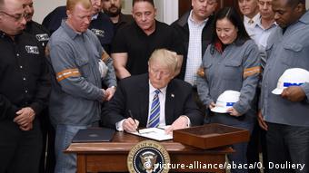 Указ Трампа о введении пошлин на импорт стали и алюминия в США может замедлить экономику еврозоны