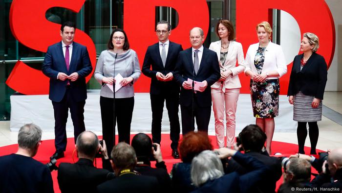 Los socialdemócratas de Alemania han revelado quiénes serán sus seis ministros en el próximo gobierno encabezado por Angela Merkel. Después de una semana de rumores, hubo una o dos sorpresas. (9.03.2017).