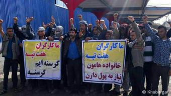 Iranische Arbeiter in Hafttape-Fabrik