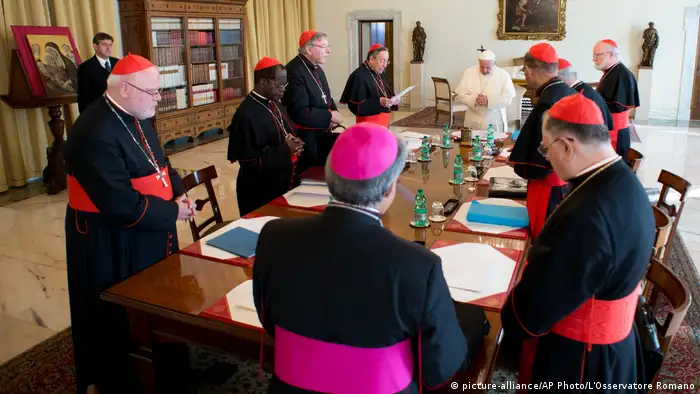 Treffen der päpstlichen Reformkommission im Vatikan (picture-alliance/AP Photo/L'Osservatore Romano)