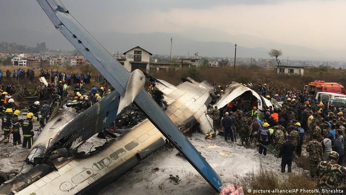 Nepal Absturz eines Flugzeugs aus Bangladesch 