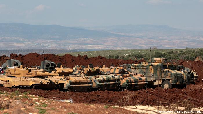 Бронетехника Турции около Африна
