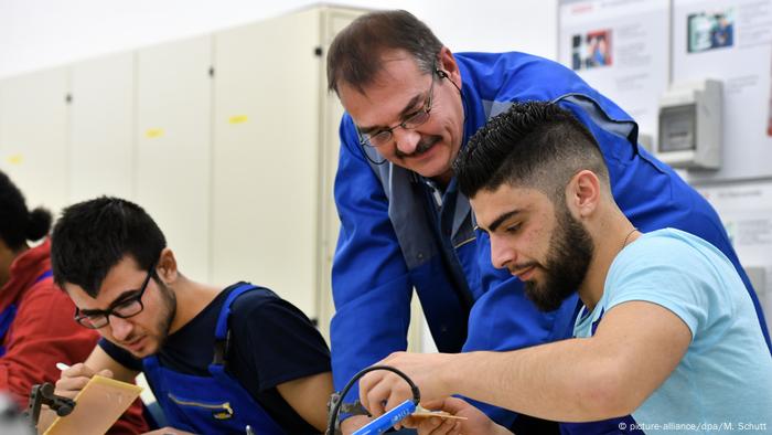 Bildergalerie Katholikentag Münster 2018 | DB Check-Up für Flüchtlinge (picture-alliance/dpa/M. Schutt)