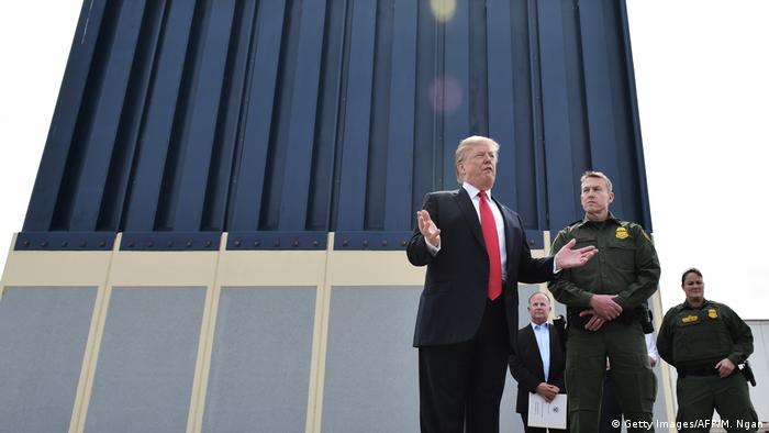 Trump begutachtet Mauer-Prototypen in Kalifornien (Getty Images/AFP/M. Ngan)