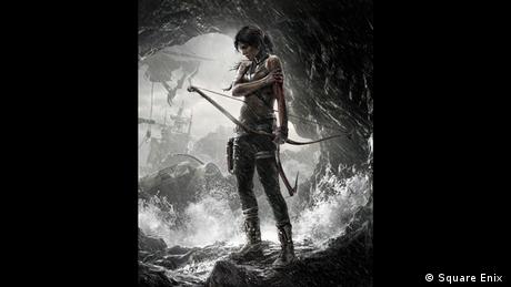 Die neue Lara Croft 2013 im Reboot der Tomb Raider Serie mit Pfeil und Bogen am Ausgang einer Höhle (Square Enix )