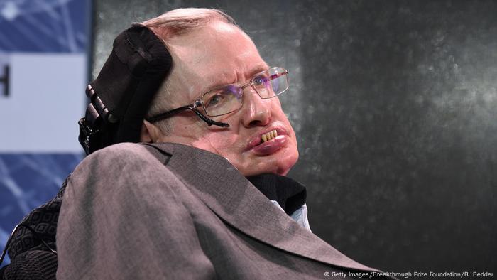 Donan respirador de Stephen Hawking a pacientes de COVID-19 | Europa al día  | DW 